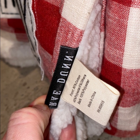 Rae Dunn “Merry” Sherpa Queen Blanket With Patch - Picture 8 of 14